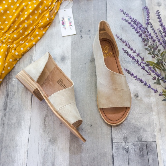 Shoes - 'Lotus' Flats